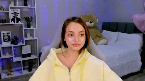 MelanieAlves online show from 04.13.26