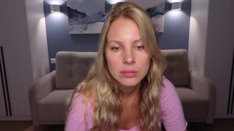 Snapshot of melaniebennett chatting on 09.18.25 Melanie Bennett online show from 09.18.25