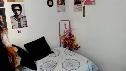 Snapshot of melanieev chatting on 02.20.25 mel online show from 02.20.25