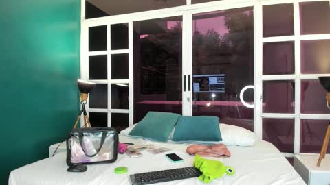 Melanie Roux online show from 11.08.25