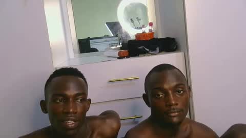 Snapshot of melanin_hotguys chatting on 02.27.25 MEDDY AND Faizal online show from 02.27.25