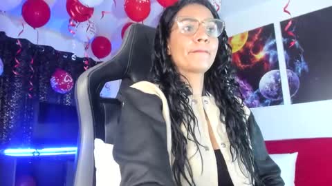 melannia_hills online show from 02.18.25