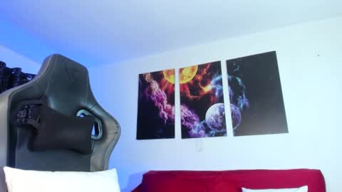 melannia_hills online show from 02.20.25