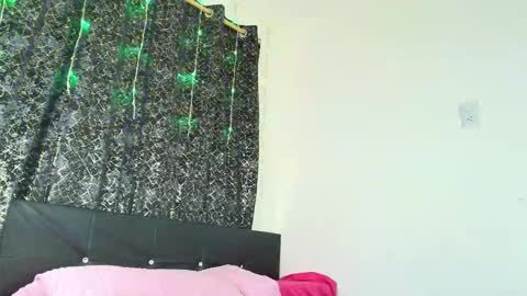 melannia_hills online show from 09.19.25