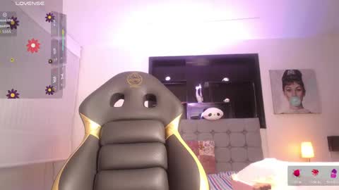 Snapshot of melanny_petite chatting on 05.10.26 melanny_petite online show from 05.10.26