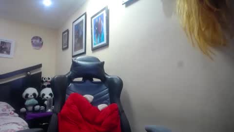 Snapshot of melany_isabella chatting on 02.03.25 melany online show from 02.03.25