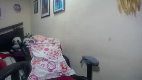 Snapshot of melany_isabella chatting on 02.19.25 melany online show from 02.19.25
