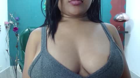 Snapshot of melika_sweet chatting on 01.14.25 eli online show from 01.14.25