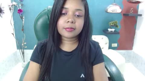 Snapshot of melika_sweet chatting on 01.20.25 eli online show from 01.20.25