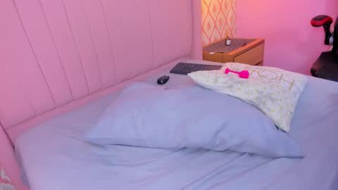 M E L I N A  online show from 10.31.25