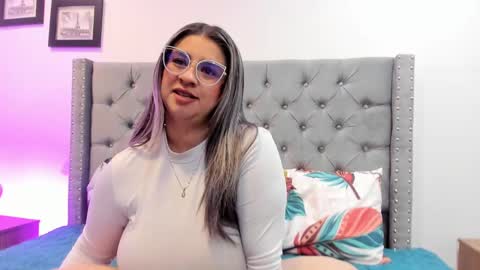 Snapshot of melinda_bob chatting on 01.23.25 Melinda online show from 01.23.25