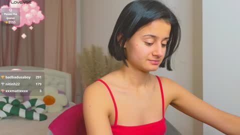 Snapshot of melisa_vong chatting on 12.21.24 Victoria online show from 12.21.24