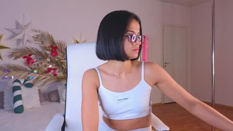 Snapshot of melisa_vong chatting on 01.07.25 Victoria online show from 01.07.25