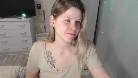 Snapshot of melissa__ray chatting on 03.07.25 Melissa  Ray online show from 03.07.25