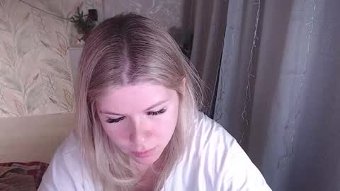 Melissa  Ray online show from 12.04.25