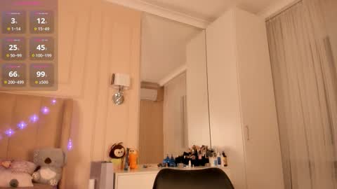 Lisaa online show from 11.04.25