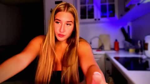 Snapshot of melissalii chatting on 09.13.25 melissalii online show from 09.13.25