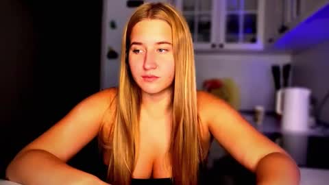 Snapshot of melissalii chatting on 09.23.25 melissalii online show from 09.23.25