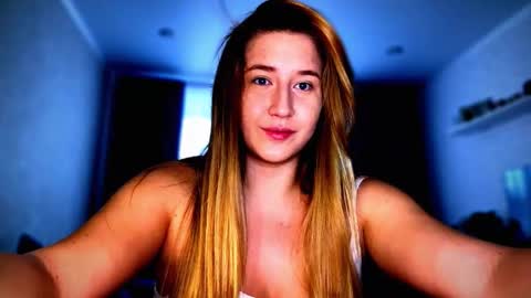 Snapshot of melissalii chatting on 11.18.25 melissalii online show from 11.18.25