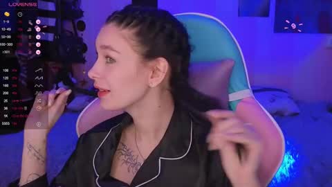 Snapshot of mella_freya chatting on 01.07.25 Freya  IM NONUDE online show from 01.07.25