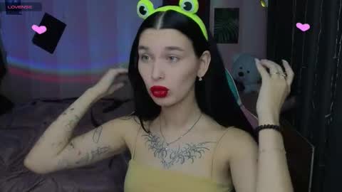 Snapshot of mella_freya chatting on 10.12.25 Freya  IM NONUDE online show from 10.12.25