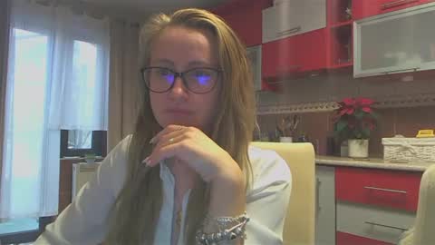 Snapshot of melly_rosey chatting on 12.05.24 Melly online show from 12.05.24