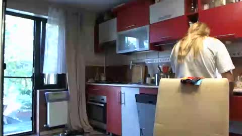 Snapshot of melly_rosey chatting on 09.22.25 Melly online show from 09.22.25
