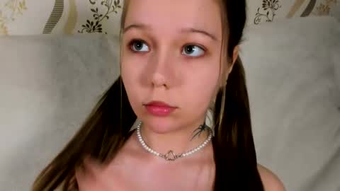 MelMooon online show from 02.14.26