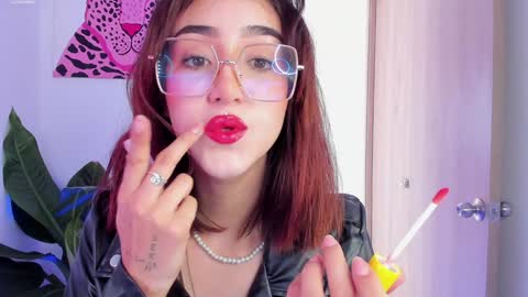 Snapshot of melodie_roy chatting on 02.05.25 Melodie Roy 999 online show from 02.05.25