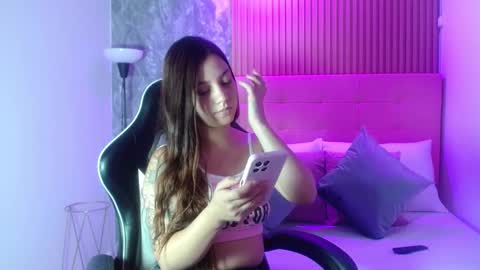 Snapshot of melody_bleir chatting on 09.22.25 Melody online show from 09.22.25