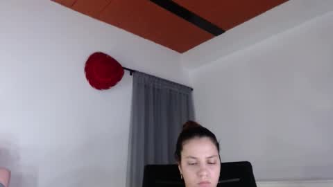 Snapshot of melody_bleir chatting on 12.16.25 Melody online show from 12.16.25