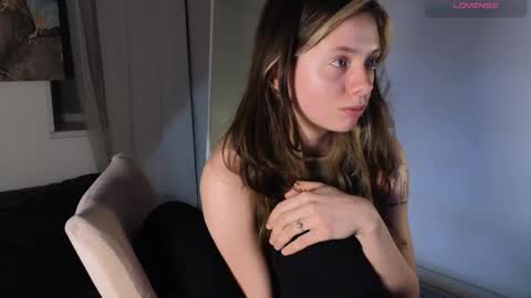 Snapshot of melodykey_x chatting on 02.23.25 melody online show from 02.23.25