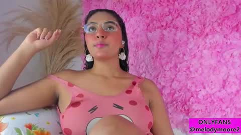 Snapshot of melodymoore_ chatting on 11.06.25 Melody online show from 11.06.25
