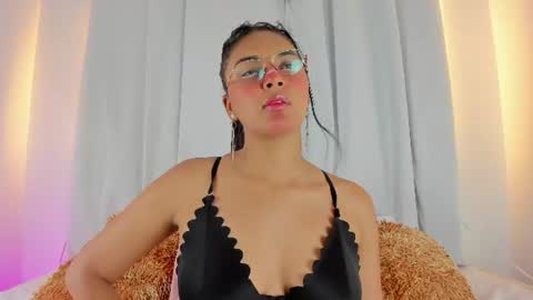 Snapshot of melodymoore_ chatting on 07.06.26 Melody online show from 07.06.26