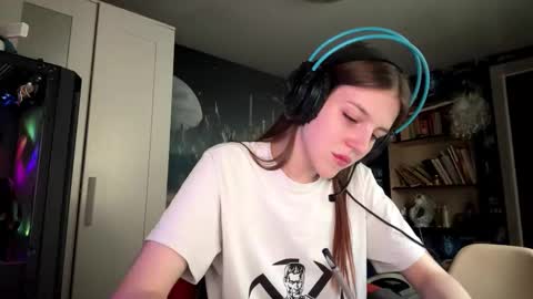 Hi Im Aria 18 years old online show from 09.25.25