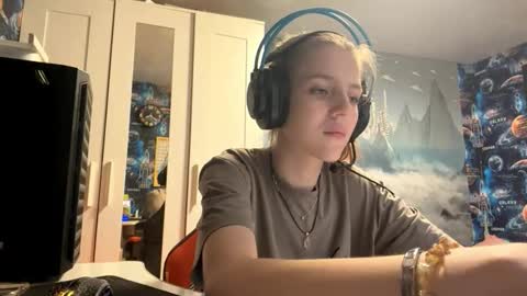 Hi Im Aria 18 years old online show from 10.15.25