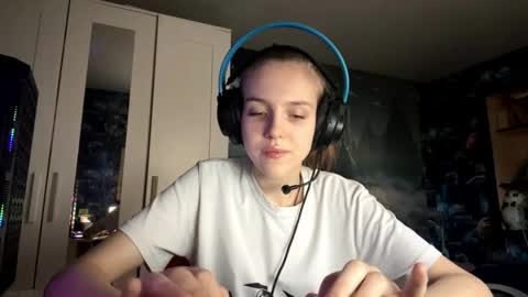 Hi Im Aria 18 years old online show from 10.24.25