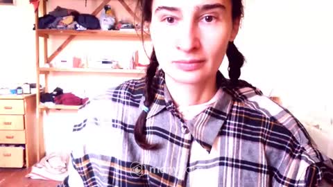 Snapshot of memorningdew chatting on 01.01.25 Yummygirl online show from 01.01.25