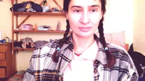 Snapshot of memorningdew chatting on 01.02.25 Yummygirl online show from 01.02.25