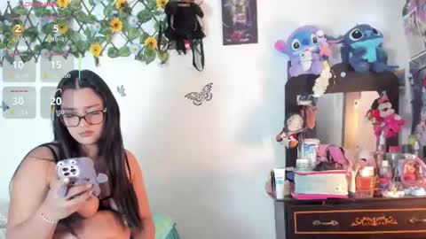 Snapshot of mensia_hernandez chatting on 06.25.26 Princess Mensia online show from 06.25.26