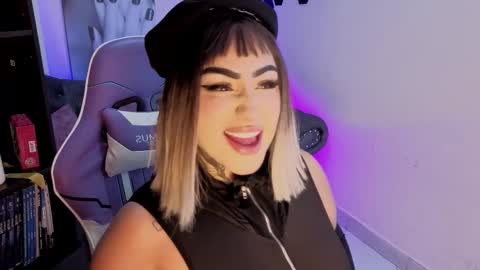 Snapshot of meow_boo chatting on 02.11.26 Aruz online show from 02.11.26