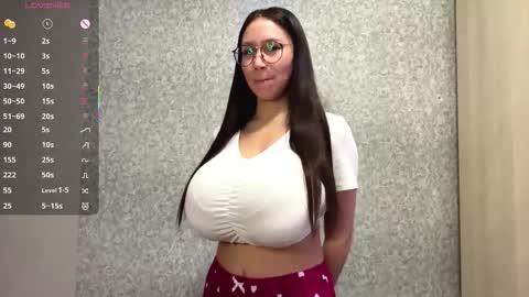 Snapshot of meowgirlye chatting on 02.04.26 Mona online show from 02.04.26