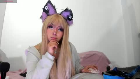 Snapshot of meowmelf chatting on 05.27.26 meowmelf online show from 05.27.26