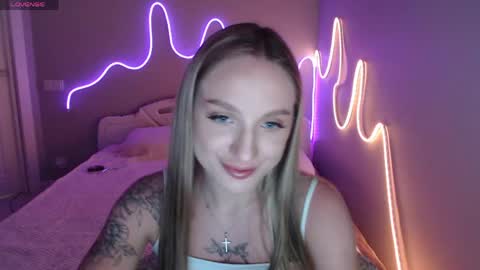 Snapshot of meowwmirra chatting on 05.16.26 Mirrra online show from 05.16.26