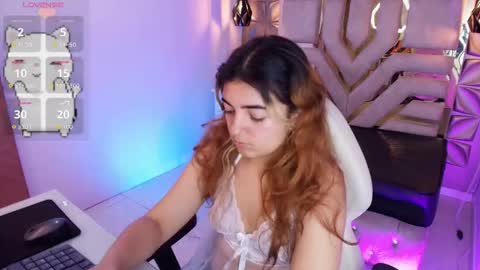 Snapshot of meraki_fraise chatting on 09.24.25 online show from 09.24.25