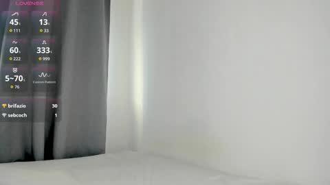 Snapshot of mercedescutee chatting on 12.19.25 mercedescutee online show from 12.19.25