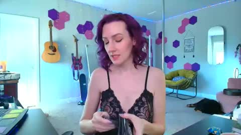 Meredith Bae online show from 02.24.25