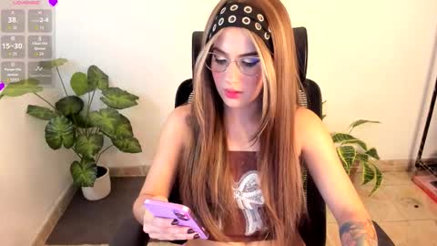 Snapshot of meridaxbrave_ chatting on 10.23.25 laura 3 i am independent model online show from 10.23.25