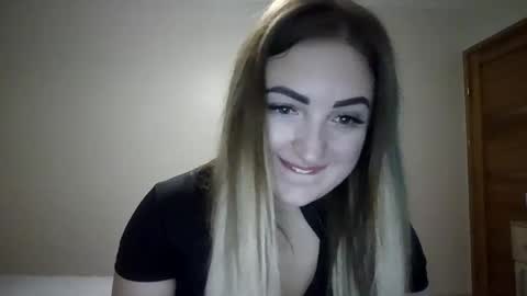 Snapshot of meriwoulders chatting on 04.18.26 MeriWoulders online show from 04.18.26