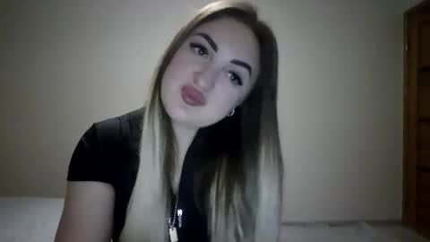 Snapshot of meriwoulders chatting on 04.18.26 MeriWoulders online show from 04.18.26